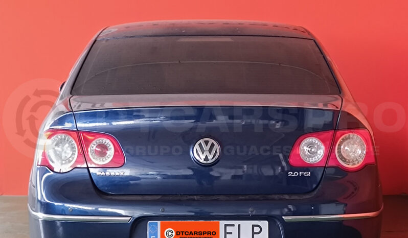 
								Volkswagen Passat 2.0 FSI completo									