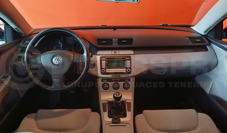 
								Volkswagen Passat 2.0 FSI completo									